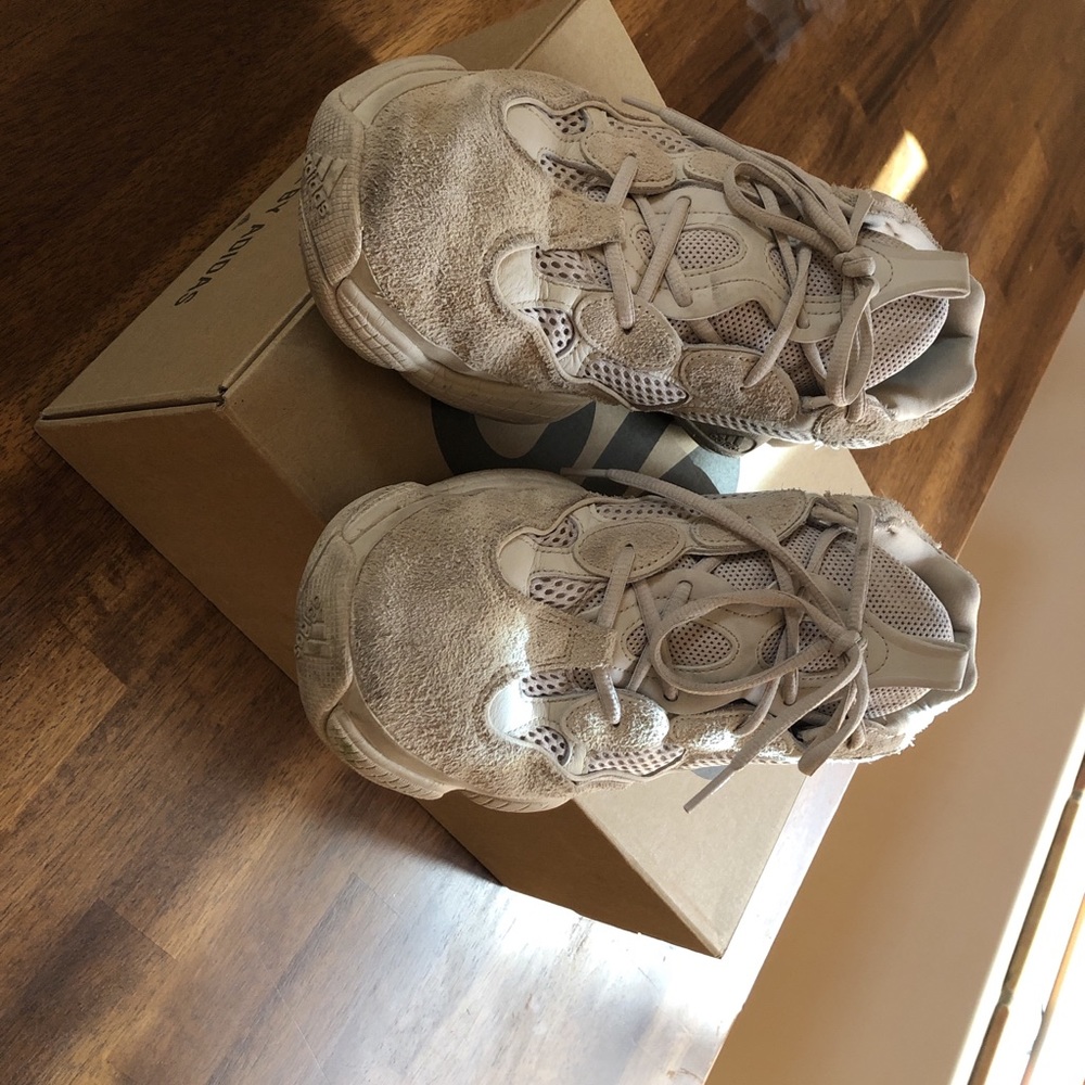 Selling pair of YEEZY 500 blush